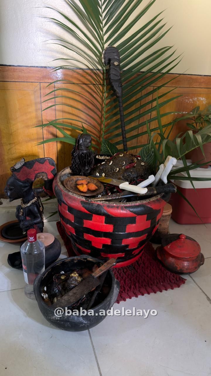 Assentamento em vermelho e preto no Ilé Àṣẹ